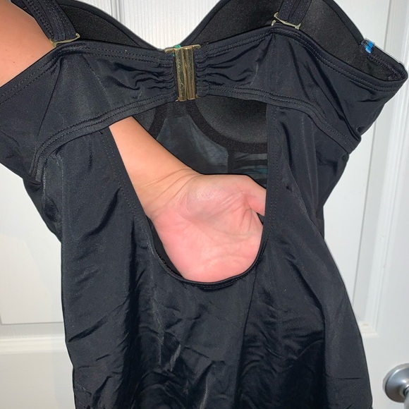 Plus size one piece swimsuit - Picture 4 of 9